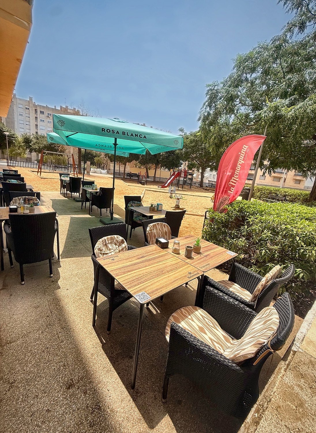 Terraza con zona infantil